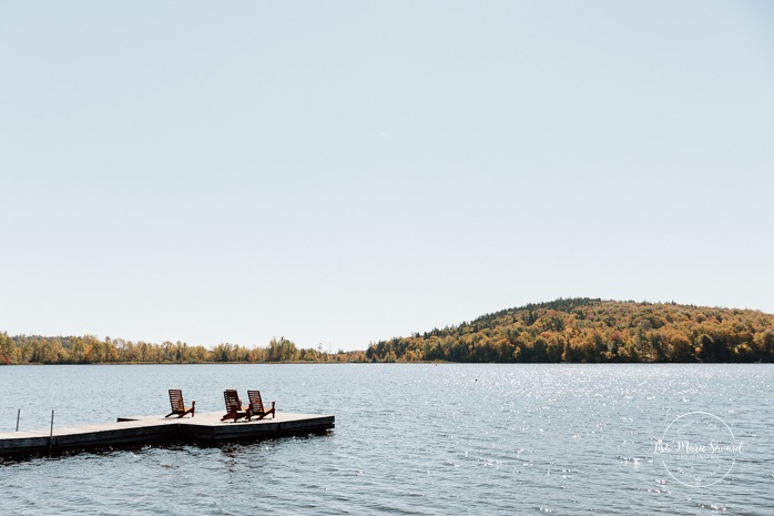 Lakefront wedding ceremony. Waterfront wedding photos. Mariage au Manoir du lac Delage. Photographe de mariage Ville de Québec. Quebec City wedding photographer. Manoir du lac Delage wedding.
