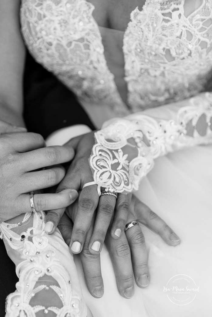 Fall wedding photos. Romantic wedding photos. Multicultural wedding photos. Mixed couple photos. Mariage au Manoir du lac Delage. Photographe de mariage Ville de Québec. Quebec City wedding photographer. Manoir du lac Delage wedding.