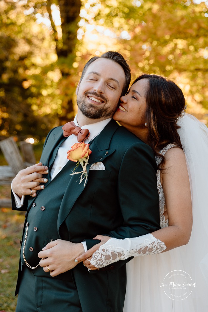 Fall wedding photos. Romantic wedding photos. Multicultural wedding photos. Mixed couple photos. Mariage au Manoir du lac Delage. Photographe de mariage Ville de Québec. Quebec City wedding photographer. Manoir du lac Delage wedding.
