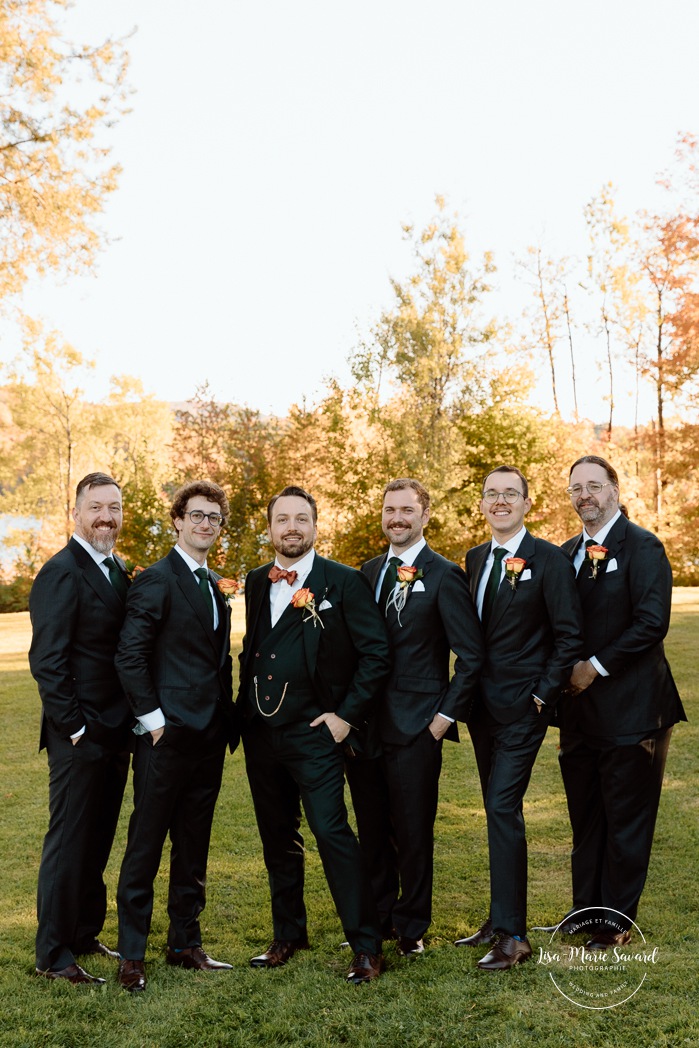 Fall wedding photos. Fall wedding party photos. Multicultural wedding photos. Mixed couple photos. Mariage au Manoir du lac Delage. Photographe de mariage Ville de Québec. Quebec City wedding photographer. Manoir du lac Delage wedding.