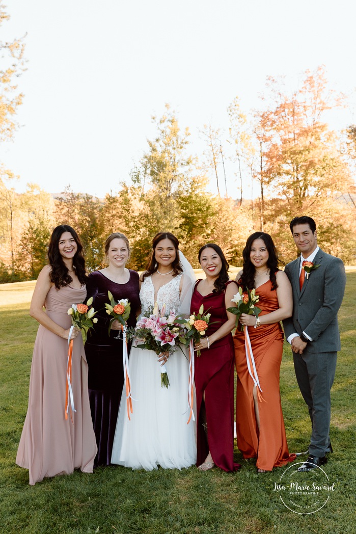 Fall wedding photos. Fall wedding party photos. Multicultural wedding photos. Mixed couple photos. Mariage au Manoir du lac Delage. Photographe de mariage Ville de Québec. Quebec City wedding photographer. Manoir du lac Delage wedding.