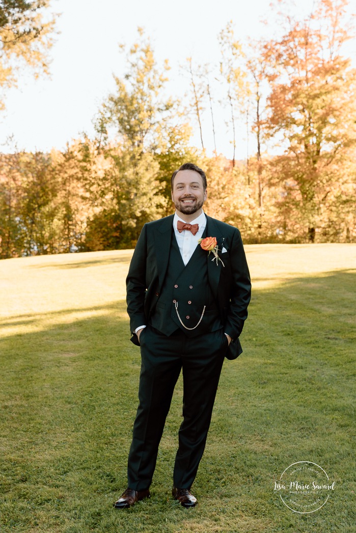 Fall wedding photos. Romantic wedding photos. Multicultural wedding photos. Mixed couple photos. Mariage au Manoir du lac Delage. Photographe de mariage Ville de Québec. Quebec City wedding photographer. Manoir du lac Delage wedding.