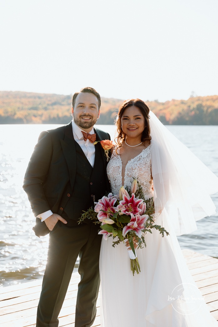 Lakefront wedding photos. Fall wedding photos. Mariage au Manoir du lac Delage. Photographe de mariage Ville de Québec. Quebec City wedding photographer. Manoir du lac Delage wedding.