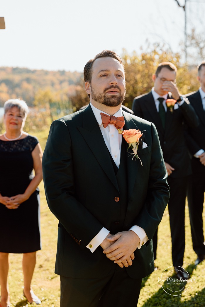 Lakefront wedding ceremony. Waterfront wedding photos. Mariage au Manoir du lac Delage. Photographe de mariage Ville de Québec. Quebec City wedding photographer. Manoir du lac Delage wedding.