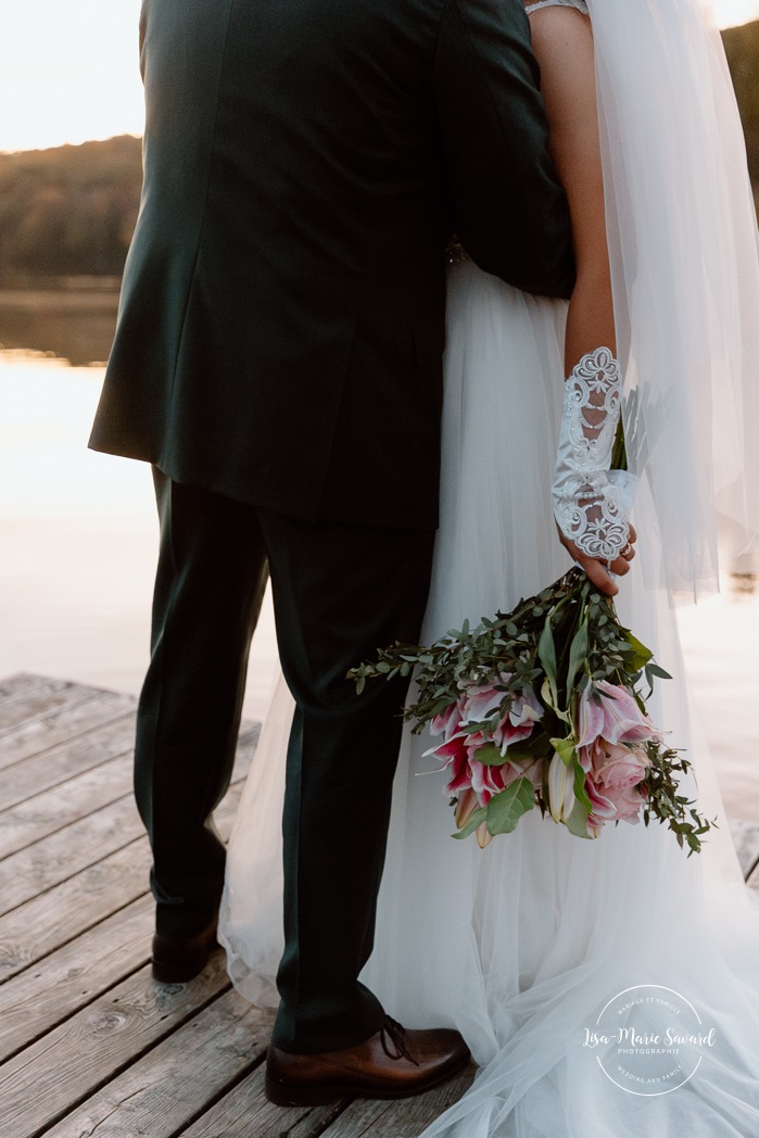 Dusk wedding photos. Lakefront wedding photos. Multicultural wedding photos. Mixed couple photos. Mariage au Manoir du lac Delage. Photographe de mariage Ville de Québec. Quebec City wedding photographer. Manoir du lac Delage wedding.