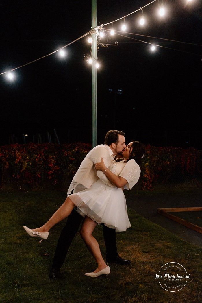 Sparkler wedding photos. Multicultural wedding photos. Mixed couple photos. Mariage au Manoir du lac Delage. Photographe de mariage Ville de Québec. Quebec City wedding photographer. Manoir du lac Delage wedding.
