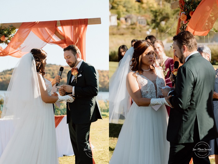 Lakefront wedding ceremony. Waterfront wedding photos. Mariage au Manoir du lac Delage. Photographe de mariage Ville de Québec. Quebec City wedding photographer. Manoir du lac Delage wedding.