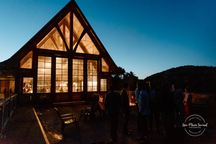 Fire camp wedding photos. Mariage à Le Pont Couvert de La Conception. Photographe mariage Laurentides. Le Pont Couvert wedding. Tremblant wedding photographer.