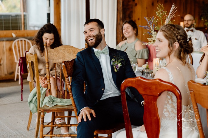 Wooden cabin wedding reception. Eco friendly wedding reception. Mariage à Le Pont Couvert de La Conception. Photographe mariage Laurentides. Le Pont Couvert wedding. Tremblant wedding photographer.