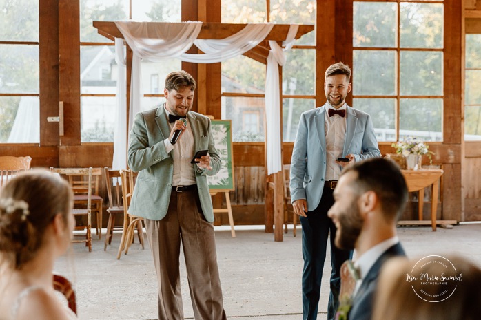 Wooden cabin wedding reception. Eco friendly wedding reception. Mariage à Le Pont Couvert de La Conception. Photographe mariage Laurentides. Le Pont Couvert wedding. Tremblant wedding photographer.