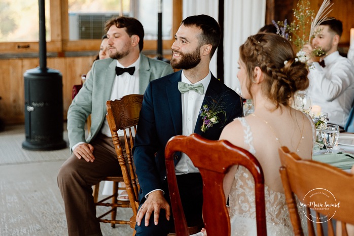 Wooden cabin wedding reception. Eco friendly wedding reception. Mariage à Le Pont Couvert de La Conception. Photographe mariage Laurentides. Le Pont Couvert wedding. Tremblant wedding photographer.