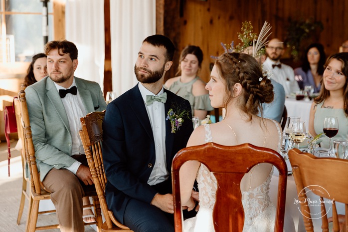 Wooden cabin wedding reception. Eco friendly wedding reception. Mariage à Le Pont Couvert de La Conception. Photographe mariage Laurentides. Le Pont Couvert wedding. Tremblant wedding photographer.