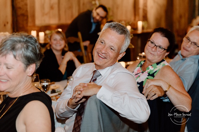 Wooden cabin wedding reception. Eco friendly wedding reception. Mariage à Le Pont Couvert de La Conception. Photographe mariage Laurentides. Le Pont Couvert wedding. Tremblant wedding photographer.