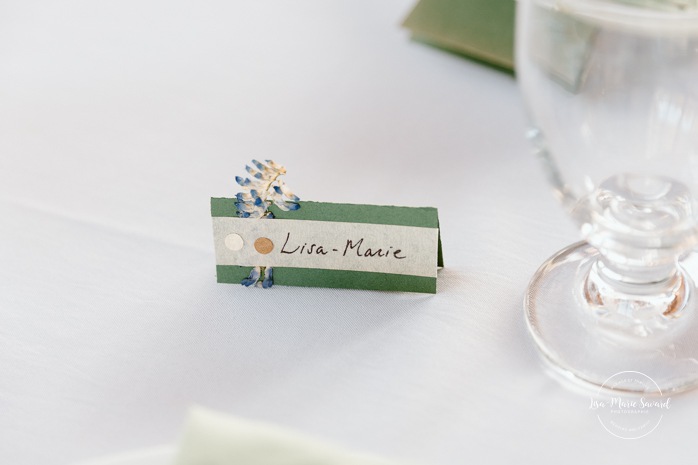 Second hand wedding decor. Eco friendly wedding decor. Mariage à Le Pont Couvert de La Conception. Photographe mariage Laurentides. Le Pont Couvert wedding. Tremblant wedding photographer.