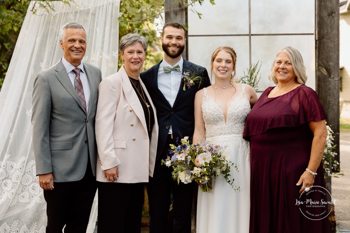 Photos de famille de mariage. Mariage à Le Pont Couvert de La Conception. Photographe mariage Laurentides. Le Pont Couvert wedding. Tremblant wedding photographer.
