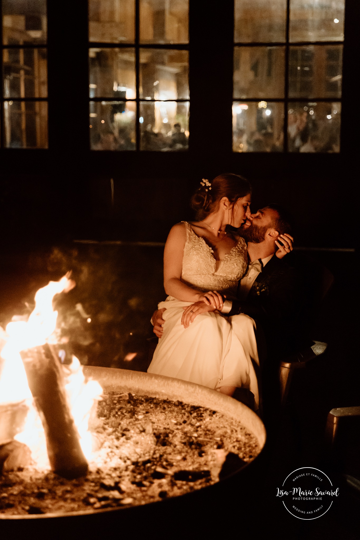 Fire camp wedding photos. Mariage à Le Pont Couvert de La Conception. Photographe mariage Laurentides. Le Pont Couvert wedding. Tremblant wedding photographer.