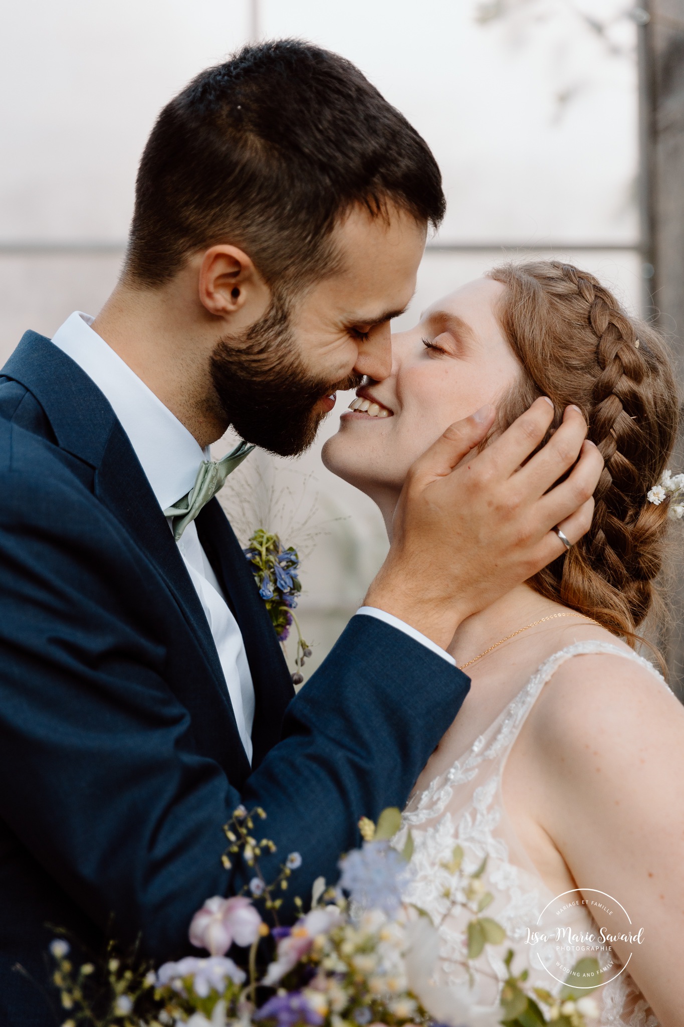 Romantic wedding photos. Mariage à Le Pont Couvert de La Conception. Photographe mariage Laurentides. Le Pont Couvert wedding. Tremblant wedding photographer.