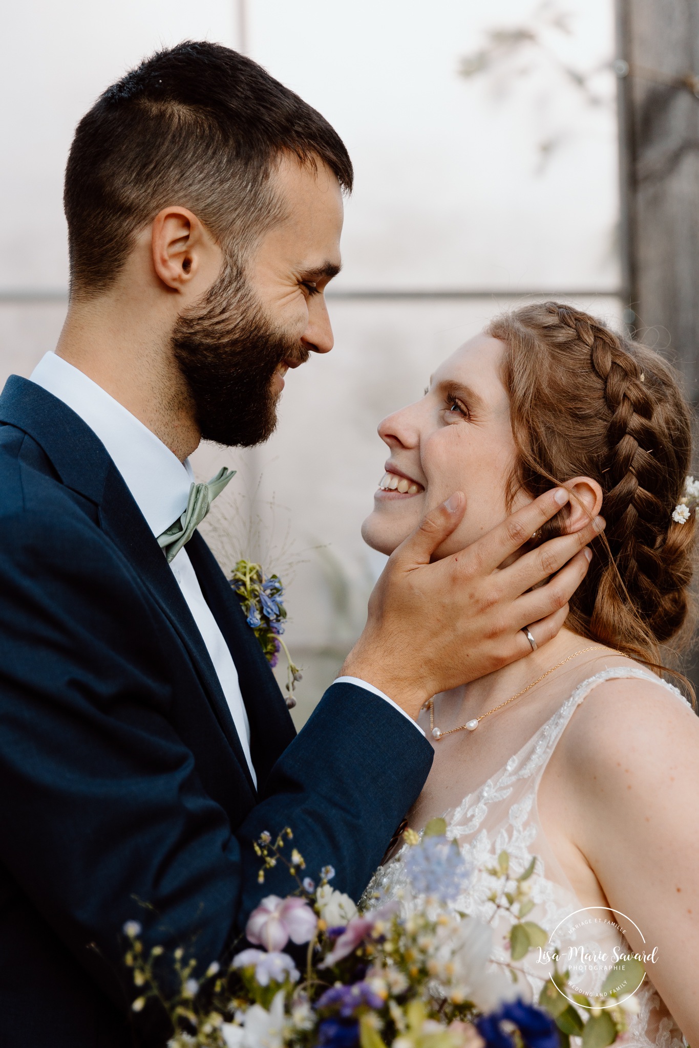 Romantic wedding photos. Mariage à Le Pont Couvert de La Conception. Photographe mariage Laurentides. Le Pont Couvert wedding. Tremblant wedding photographer.