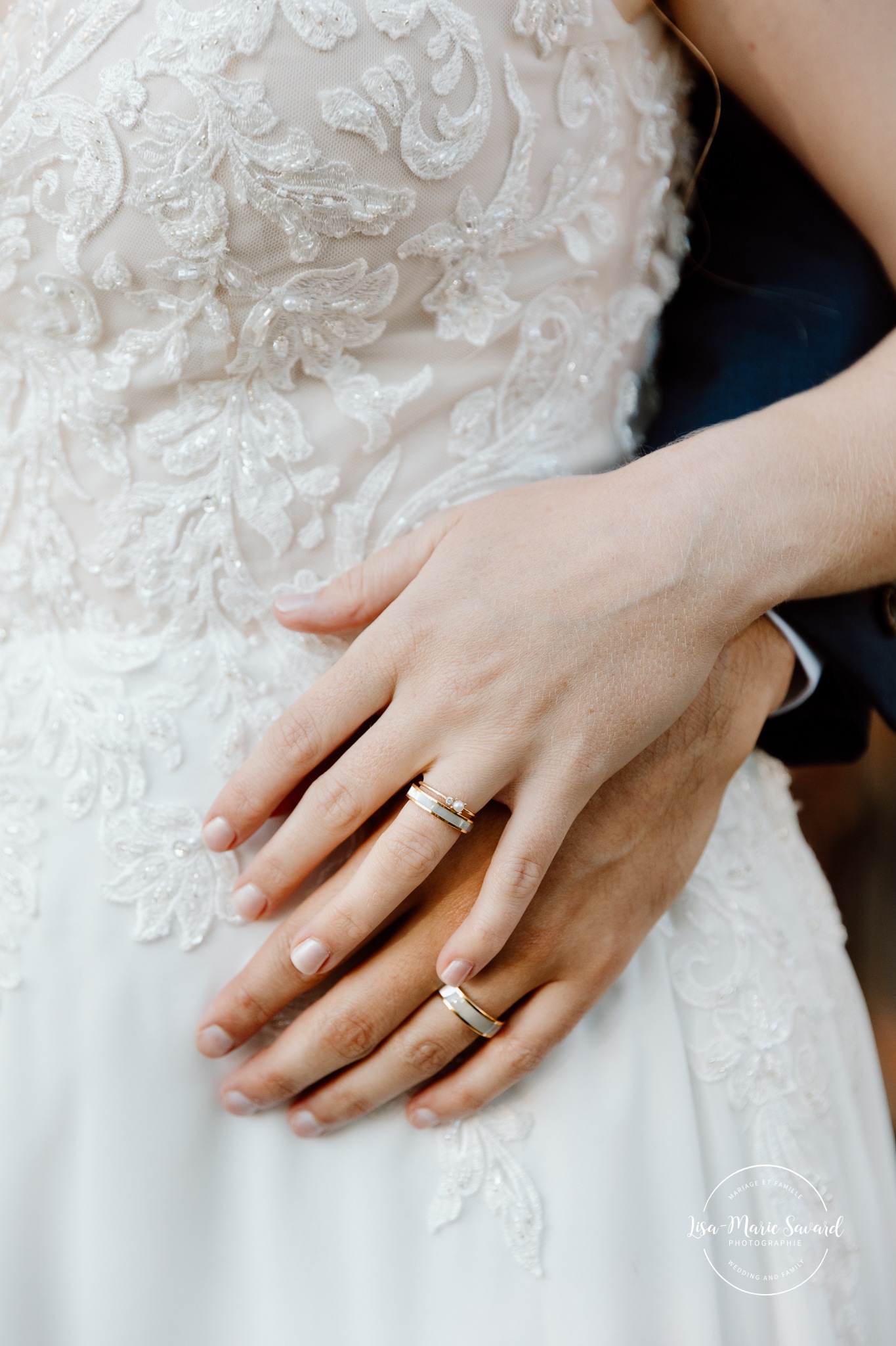 Romantic wedding photos. Mariage à Le Pont Couvert de La Conception. Photographe mariage Laurentides. Le Pont Couvert wedding. Tremblant wedding photographer.