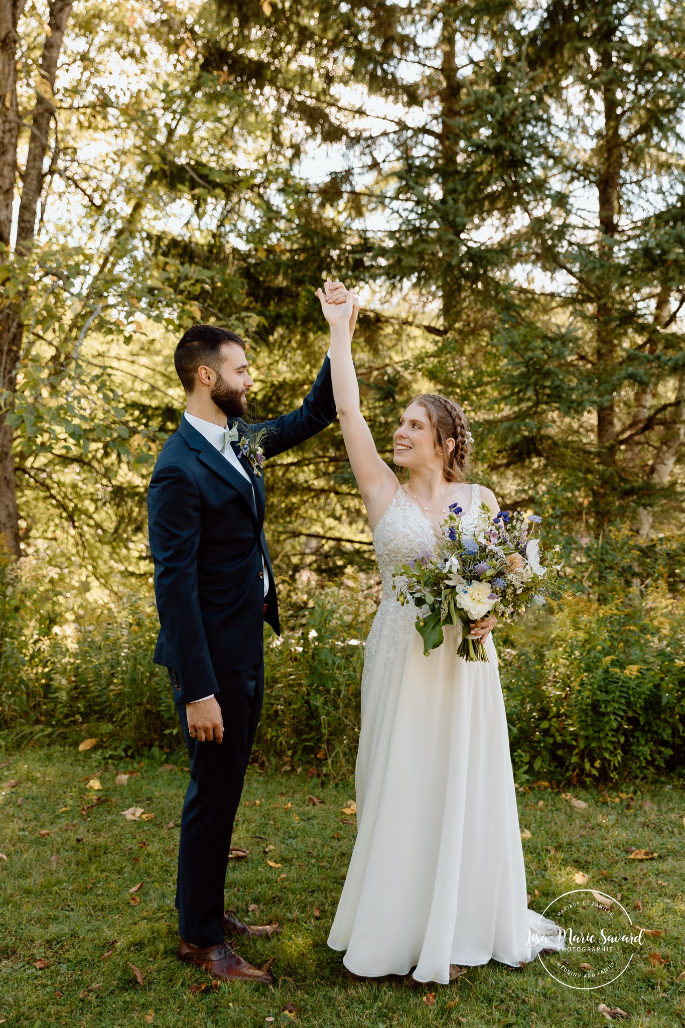 Forest wedding photos. Mariage à Le Pont Couvert de La Conception. Photographe mariage Laurentides. Le Pont Couvert wedding. Tremblant wedding photographer.