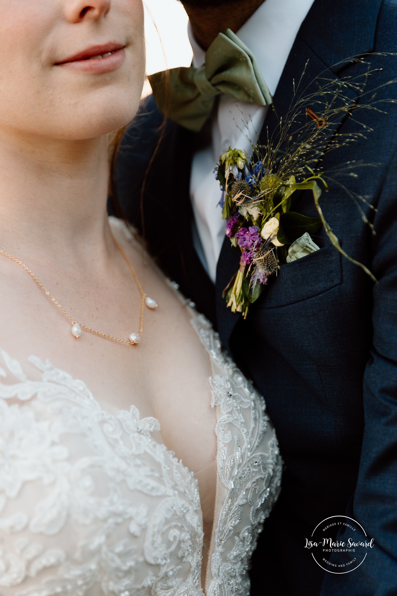 Bridge wedding photos. Mariage à Le Pont Couvert de La Conception. Photographe mariage Laurentides. Le Pont Couvert wedding. Tremblant wedding photographer.