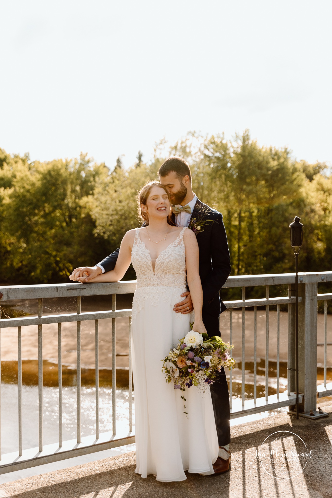 Bridge wedding photos. Mariage à Le Pont Couvert de La Conception. Photographe mariage Laurentides. Le Pont Couvert wedding. Tremblant wedding photographer.