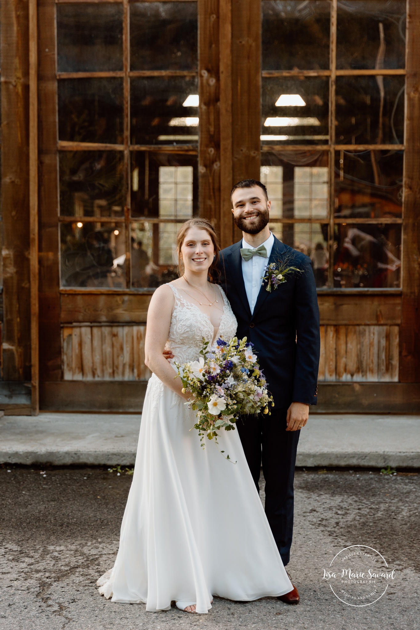 Wooden chapel wedding photos. Mariage à Le Pont Couvert de La Conception. Photographe mariage Laurentides. Le Pont Couvert wedding. Tremblant wedding photographer.