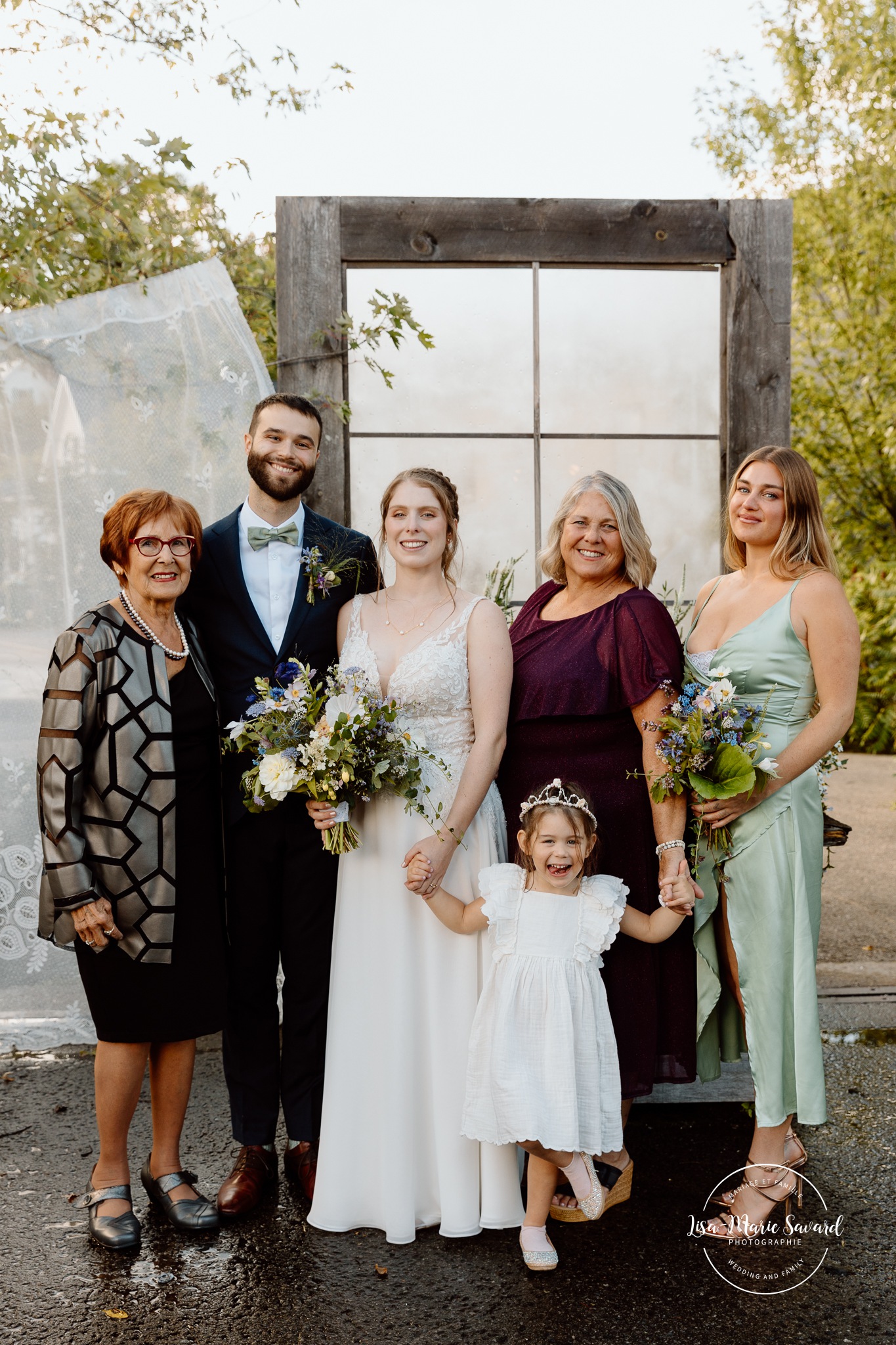 Photos de famille de mariage. Mariage à Le Pont Couvert de La Conception. Photographe mariage Laurentides. Le Pont Couvert wedding. Tremblant wedding photographer.