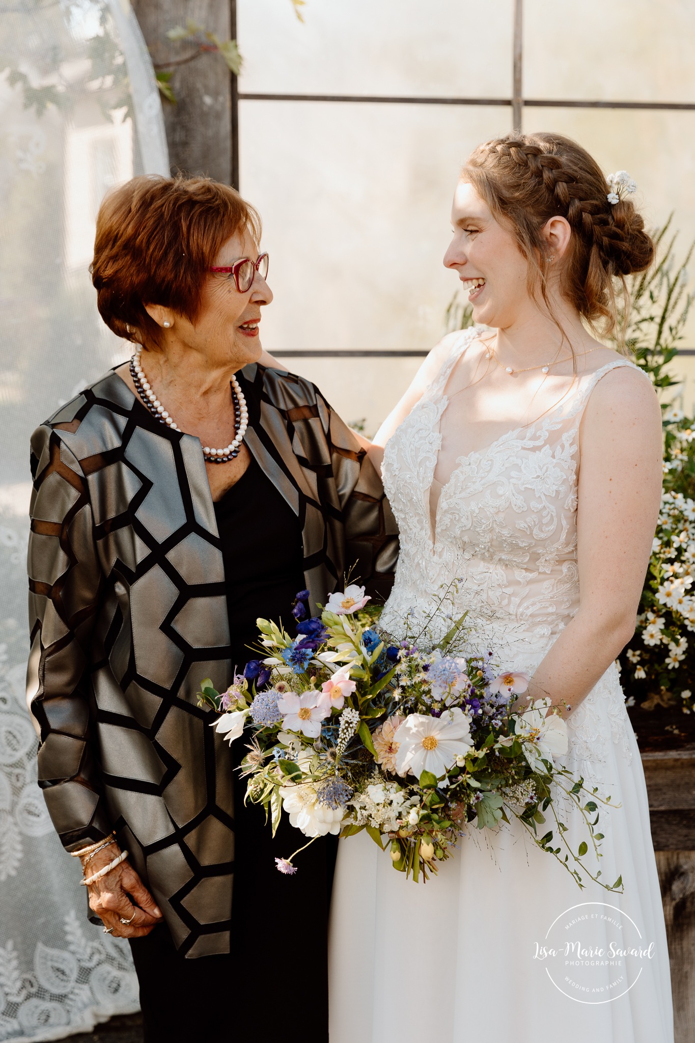 Photos de famille de mariage. Mariage à Le Pont Couvert de La Conception. Photographe mariage Laurentides. Le Pont Couvert wedding. Tremblant wedding photographer.