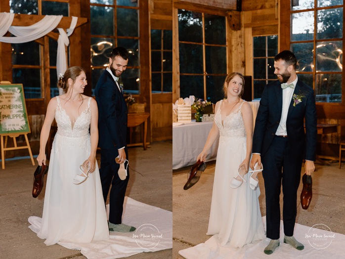 Wooden cabin wedding reception. Eco friendly wedding reception. Mariage à Le Pont Couvert de La Conception. Photographe mariage Laurentides. Le Pont Couvert wedding. Tremblant wedding photographer.