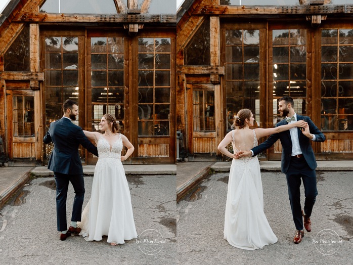 Bride and groom practicing first dance. Wooden chapel wedding photos. Mariage à Le Pont Couvert de La Conception. Photographe mariage Laurentides. Le Pont Couvert wedding. Tremblant wedding photographer.