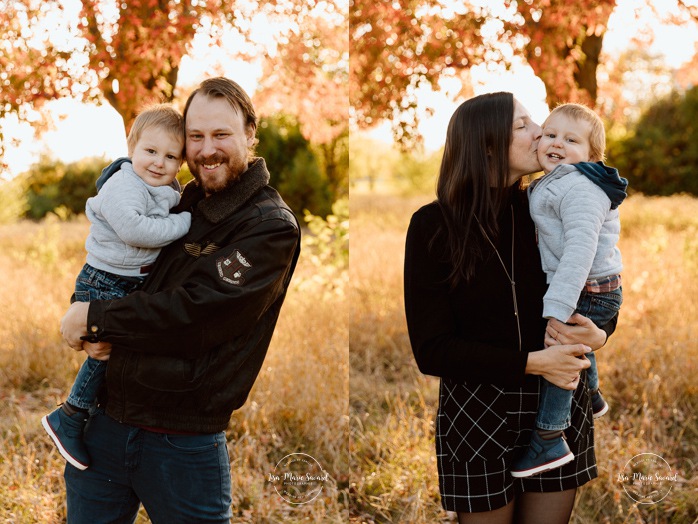 Fall family photos. Family photos with toddler boy. Countryside family photos. Mini séances d'automne à Montréal. Montreal fall mini sessions. Photos en automne à Montréal. Montreal fall photoshoot.