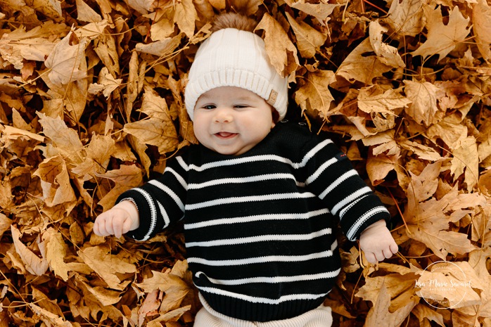 Fall family photos. Family photos with baby. Three month old baby photoshoot. Mini séances d'automne à Montréal. Montreal fall mini sessions. Photos en automne à Montréal. Montreal fall photoshoot.