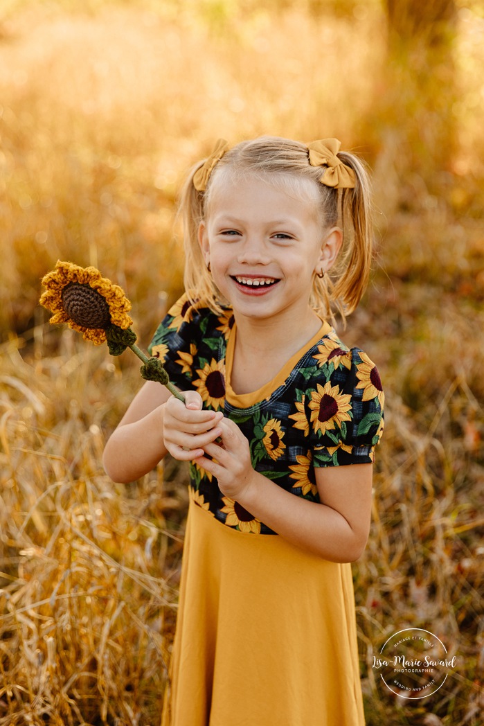 Fall family photos. Mommy and me photos. Mom and daughters photos. Countryside family photos. Mini séances d'automne à Montréal. Montreal fall mini sessions. Photos en automne à Montréal. Montreal fall photoshoot.