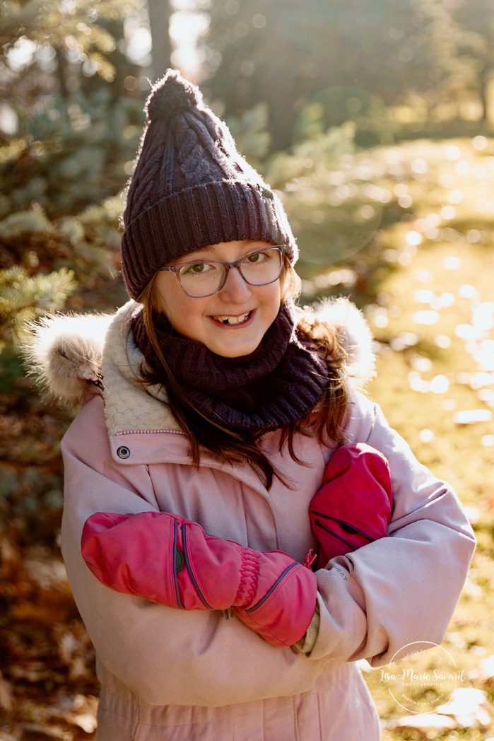 Outdoor Christmas mini sessions. Tree farm family photos. Christmas family photos. Mini séances des Fêtes 2025. Mini séances de Noël à Montréal. Montreal Christmas mini sessions. Montreal Holiday mini sessions.