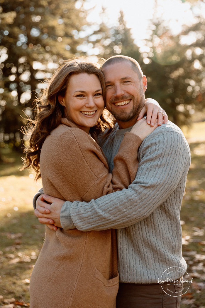 Outdoor Christmas mini sessions. Tree farm family photos. Christmas family photos. Mini séances des Fêtes 2025. Mini séances de Noël à Montréal. Montreal Christmas mini sessions. Montreal Holiday mini sessions.