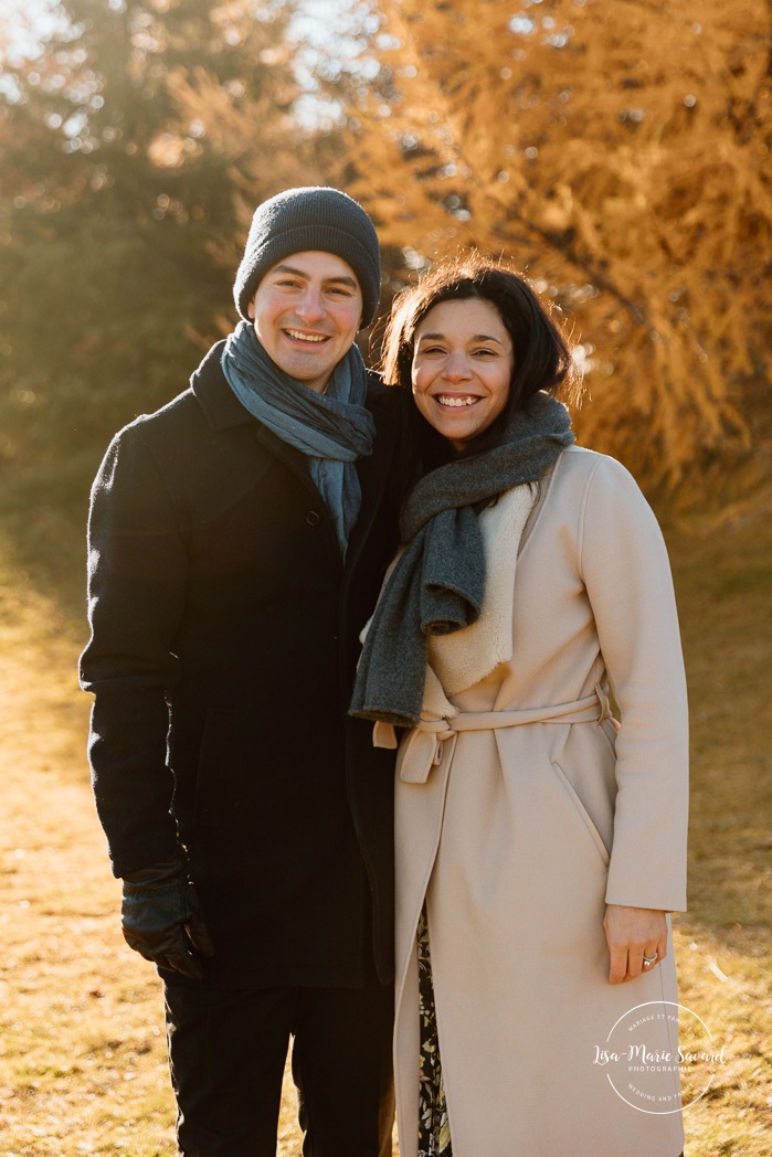 Outdoor Christmas mini sessions. Tree farm family photos. Christmas family photos. Mini séances des Fêtes 2025. Mini séances de Noël à Montréal. Montreal Christmas mini sessions. Montreal Holiday mini sessions.