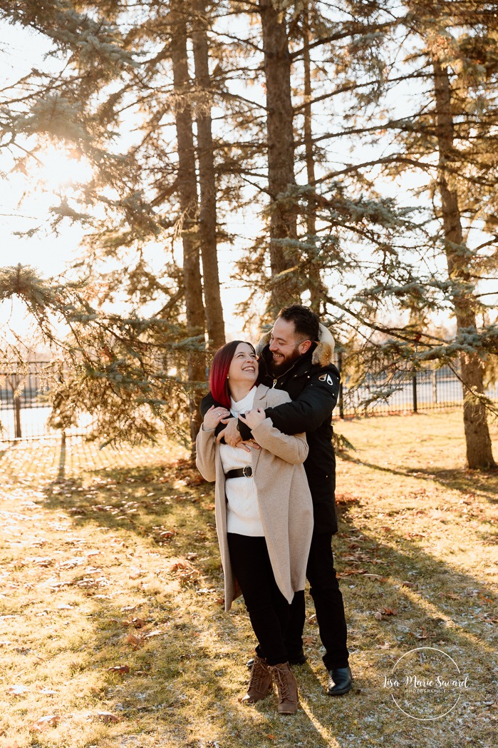 Outdoor Christmas mini sessions. Tree farm family photos. Christmas family photos. Mini séances des Fêtes 2025. Mini séances de Noël à Montréal. Montreal Christmas mini sessions. Montreal Holiday mini sessions.