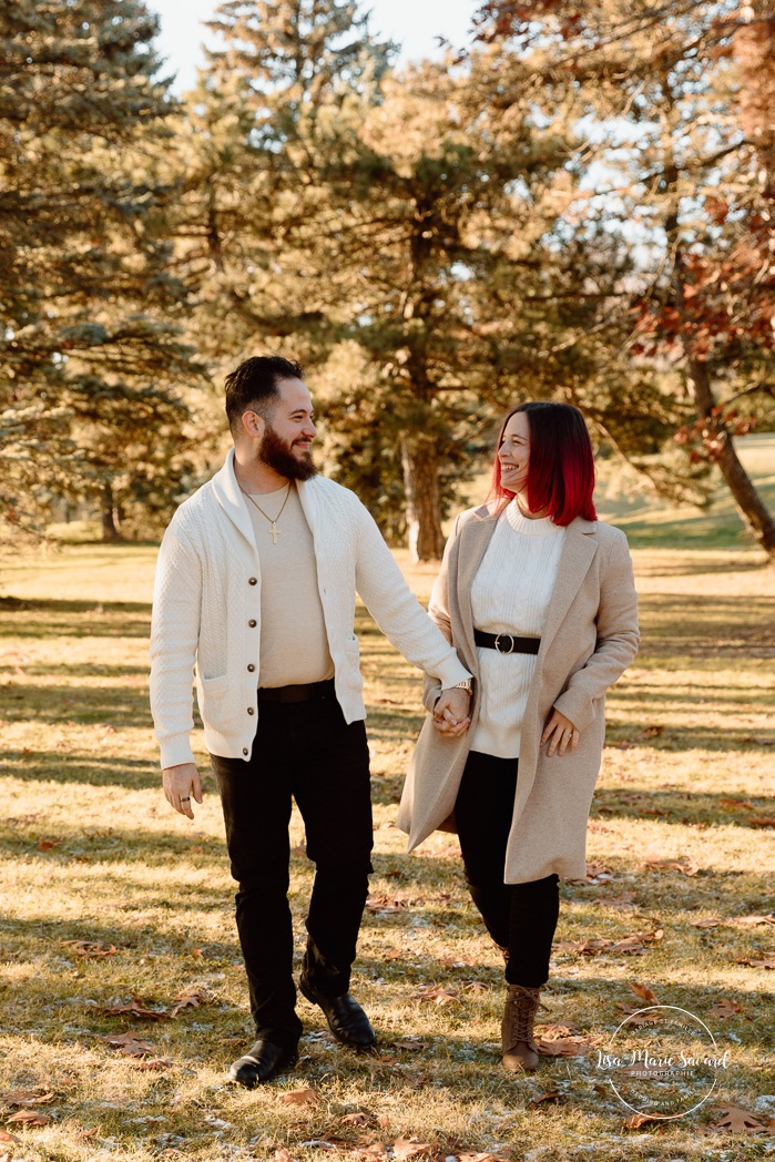 Outdoor Christmas mini sessions. Tree farm family photos. Christmas family photos. Mini séances des Fêtes 2025. Mini séances de Noël à Montréal. Montreal Christmas mini sessions. Montreal Holiday mini sessions.