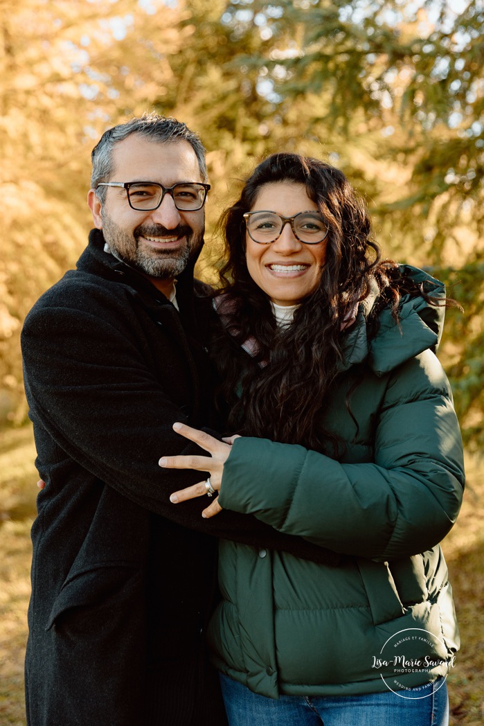 Outdoor Christmas mini sessions. Tree farm family photos. Christmas family photos. Mini séances des Fêtes 2025. Mini séances de Noël à Montréal. Montreal Christmas mini sessions. Montreal Holiday mini sessions.