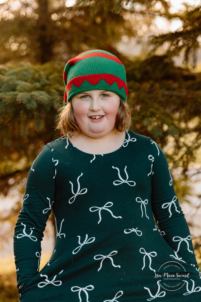 Outdoor Christmas mini sessions. Tree farm family photos. Christmas family photos. Mini séances des Fêtes 2025. Mini séances de Noël à Montréal. Montreal Christmas mini sessions. Montreal Holiday mini sessions.