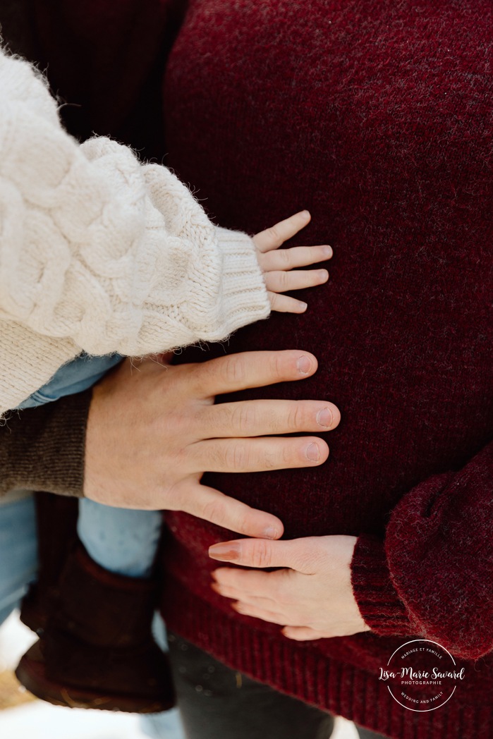 Outdoor Christmas mini sessions. Tree farm family photos. Christmas family photos. Mini séances des Fêtes 2025. Mini séances de Noël à Montréal. Montreal Christmas mini sessions. Montreal Holiday mini sessions.