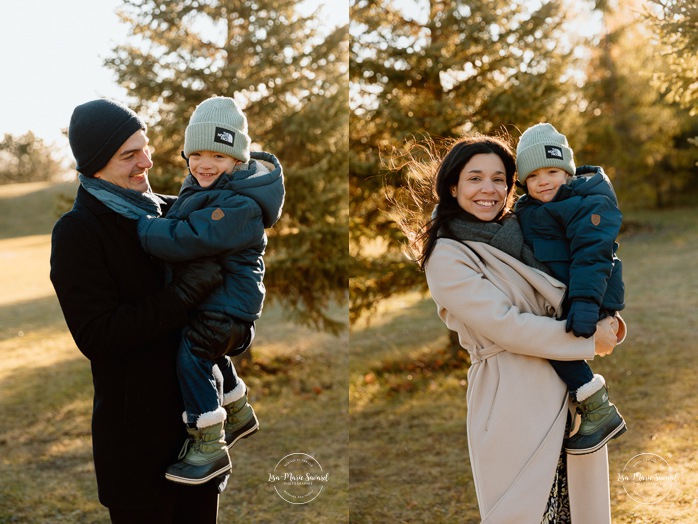 Outdoor Christmas mini sessions. Tree farm family photos. Christmas family photos. Mini séances des Fêtes 2025. Mini séances de Noël à Montréal. Montreal Christmas mini sessions. Montreal Holiday mini sessions.