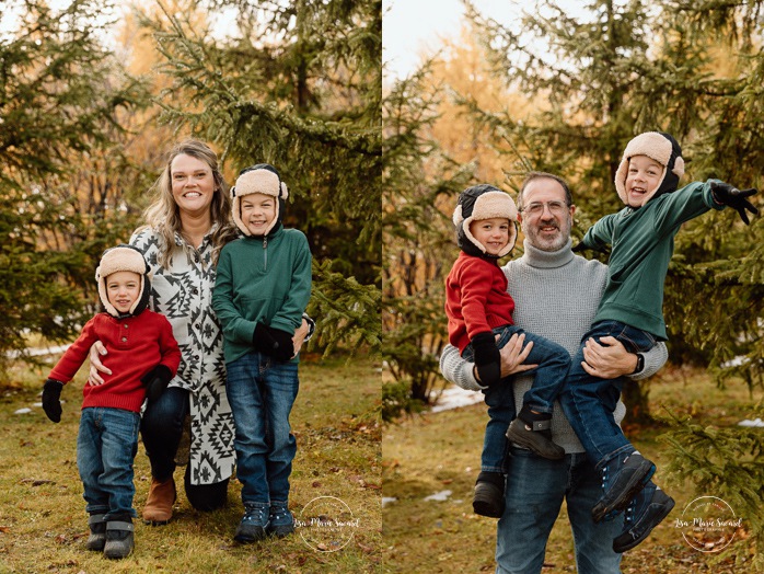 Outdoor Christmas mini sessions. Tree farm family photos. Christmas family photos. Mini séances des Fêtes 2025. Mini séances de Noël à Montréal. Montreal Christmas mini sessions. Montreal Holiday mini sessions.