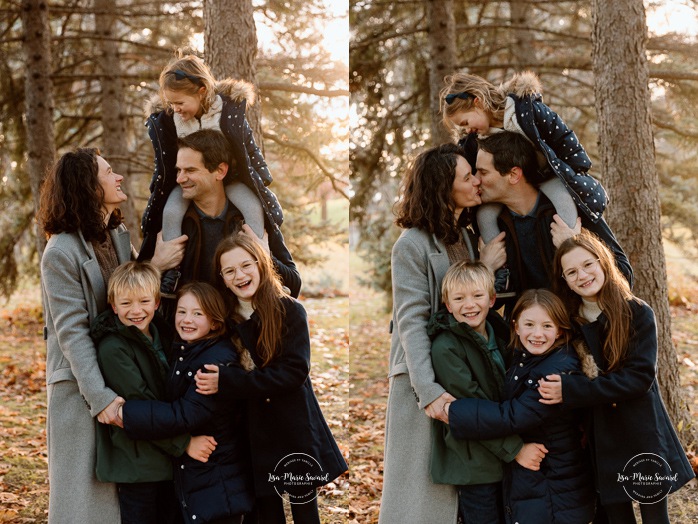 Outdoor Christmas mini sessions. Tree farm family photos. Christmas family photos. Mini séances des Fêtes 2025. Mini séances de Noël à Montréal. Montreal Christmas mini sessions. Montreal Holiday mini sessions.