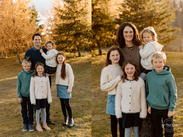 Outdoor Christmas mini sessions. Tree farm family photos. Christmas family photos. Mini séances des Fêtes 2025. Mini séances de Noël à Montréal. Montreal Christmas mini sessions. Montreal Holiday mini sessions.