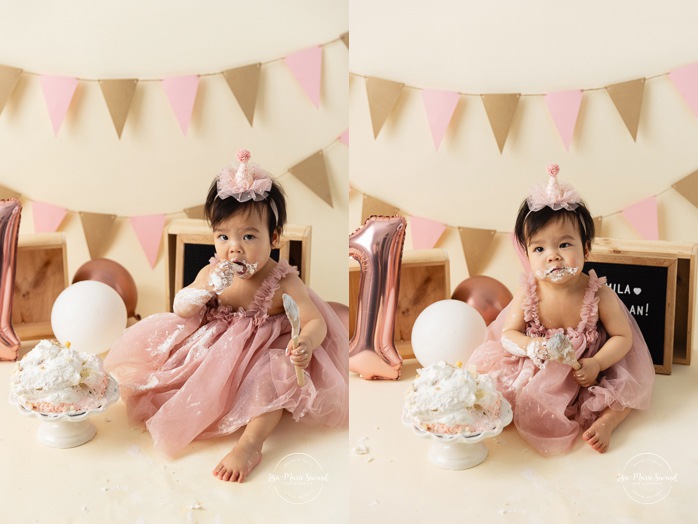 Minimalist girl Cake Smash photos. Cream and pink Cake Smash setup. Simple Smash the Cake photos. Photos de Cake Smash à Montréal. Photographe Cake Smash à Montréal. Montreal Cake Smash photoshoot. Montreal Cake Smash photographer.
