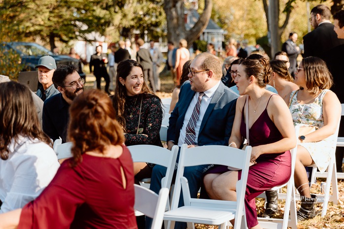 Outdoor fall wedding ceremony. Mariage au Domaine St-Simon en automne. Photographe de mariage en Montérégie. Domaine St-Simon wedding.