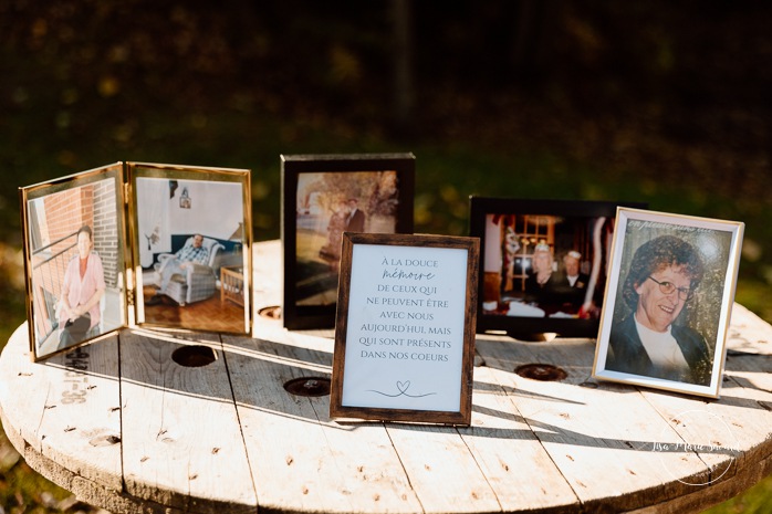 Fall wedding decor ideas. Outdoor fall wedding ceremony. Mariage au Domaine St-Simon en automne. Photographe de mariage en Montérégie. Domaine St-Simon wedding.