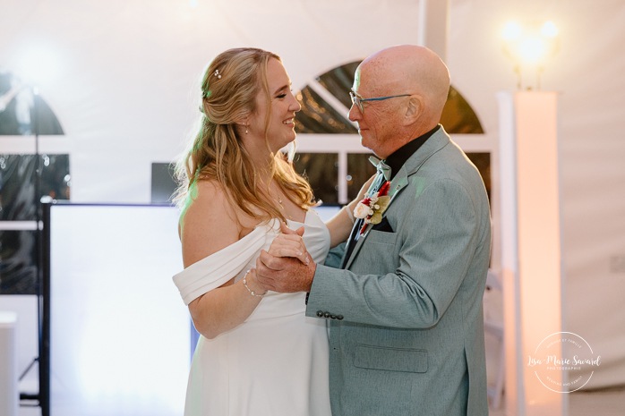 Father and daughter wedding dance. Outdoor tent wedding reception ideas. Mariage au Domaine St-Simon en automne. Photographe de mariage en Montérégie. Domaine St-Simon wedding.